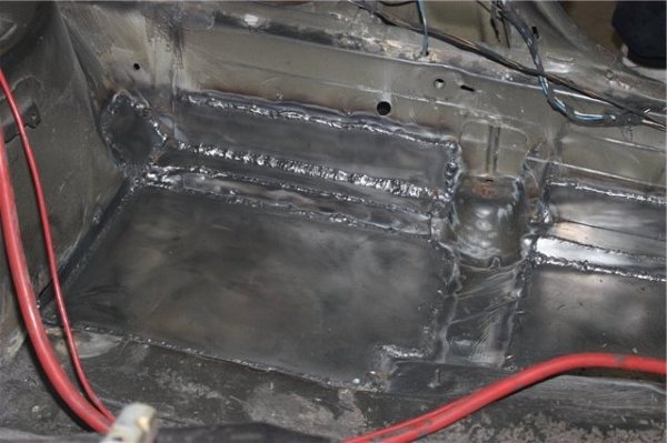 Пол автомобиля — сварные швы после замены металла